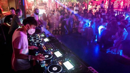 Riapertura delle discoteche, senza mascherine per ballare